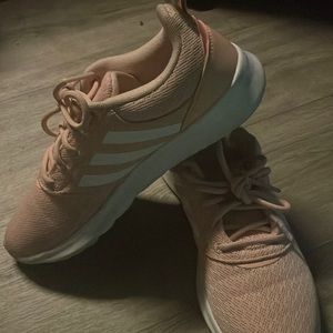 Womens 6 adidas cloud foam tennis shoes